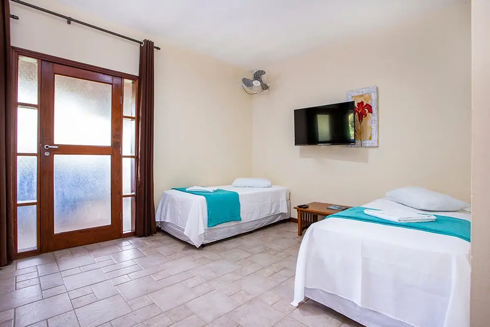 Two single beds and a TV in the Apartment
